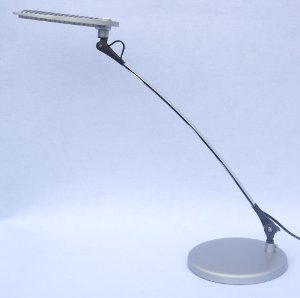 探索WEICOME維康W10 9W LED護(hù)眼臺燈 高性價(jià)比的辦公與學(xué)習(xí)照明解決方案